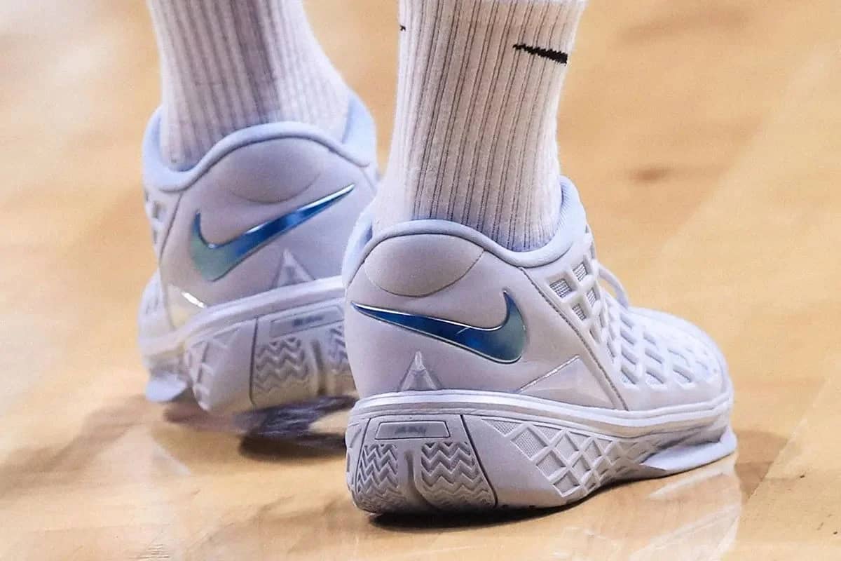 Nike Kobe 3 Low Protro "Pure Platinum" Debuts In White And Blue